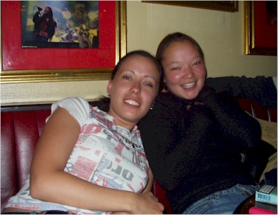 Camilla & Lena1.jpg (37812 bytes)